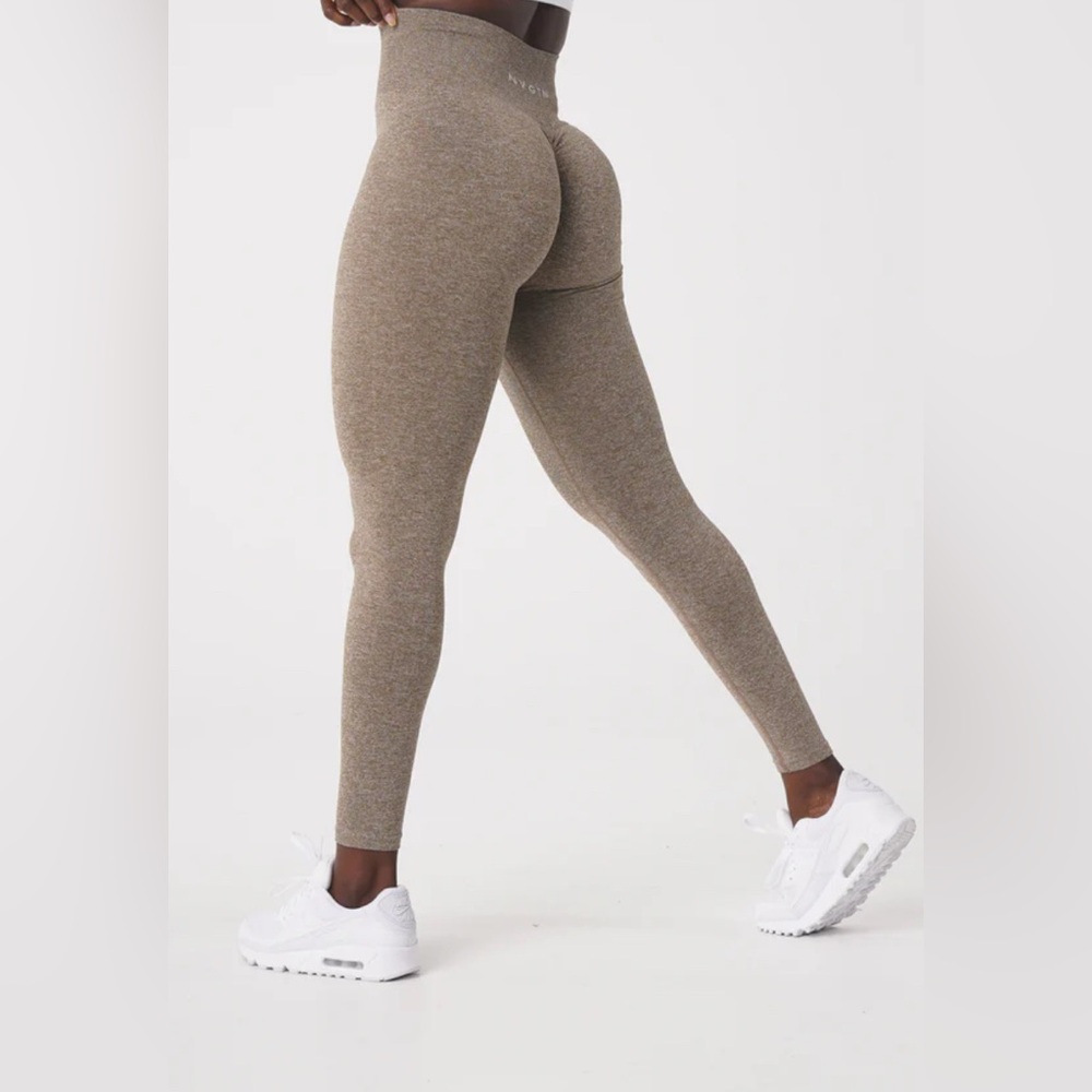 NVGTN Mocha Scrunch Seamless Leggings